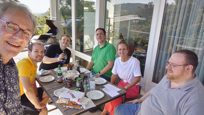 Grillen auf der Firmenterrasse